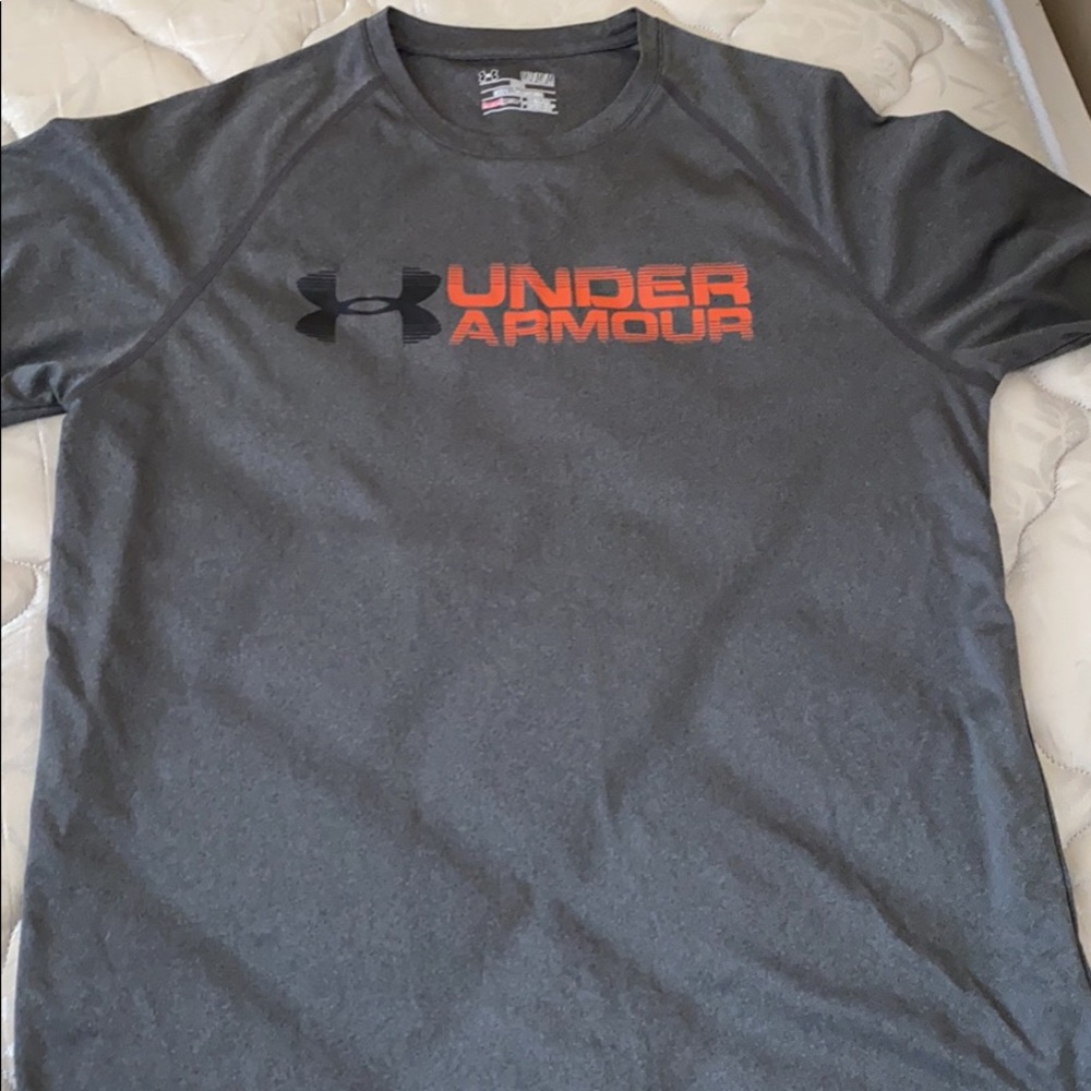 Under Armour tshirt